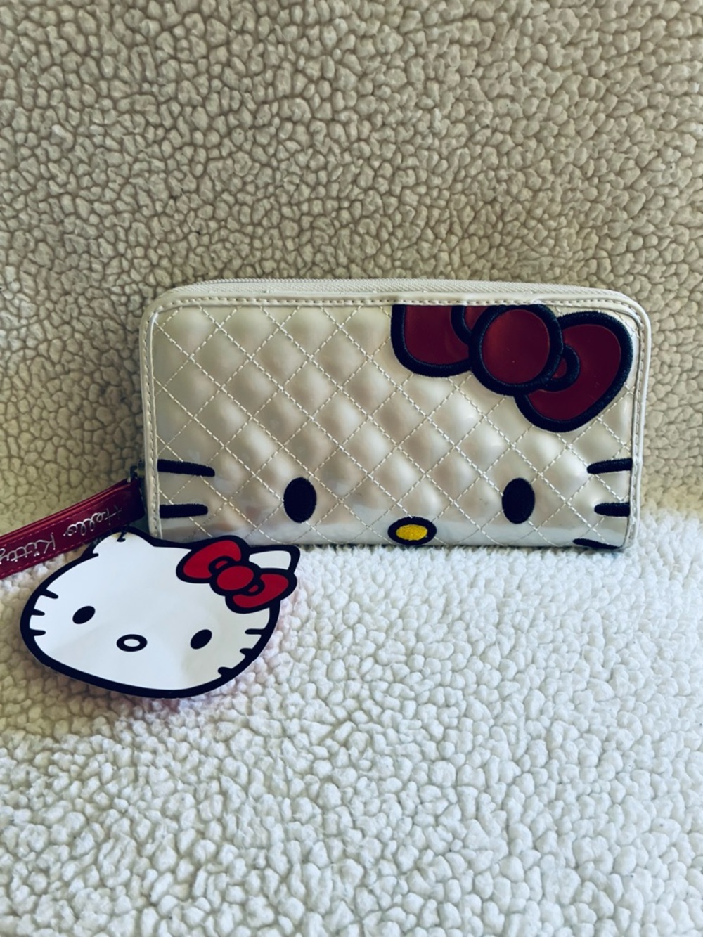 NWT! Loungefly Hello Kitty Quilted Zip Around Wallet White with Red Bow Accent